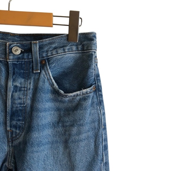 Levi’s 501 Original Cropped Straight Leg Jeans Size 26 Light Blue Stone Wash - Picture 10 of 16